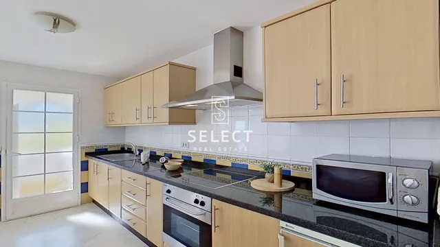 Apartamento con Terraza y Vistas Panorámicas al Mar en Marina del Este. — 9