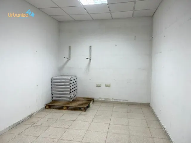 LOCAL ACONDICIONADO EN BARRIADA DE LLERA CON MUCHAS POSIBILIDADES — 21