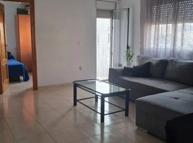 Piso reformado de 3 habitaciones con balcón y vistas al parq - foto 3