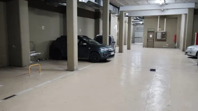 Parking 10m² en alquiler - Casc Antic — 7