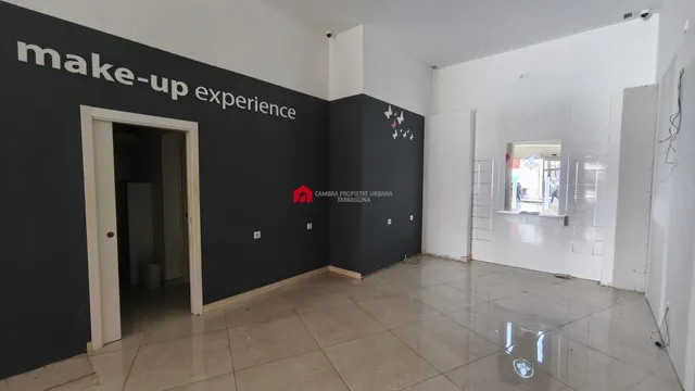 En venta local comercial en el centro de Tortosa. — 14