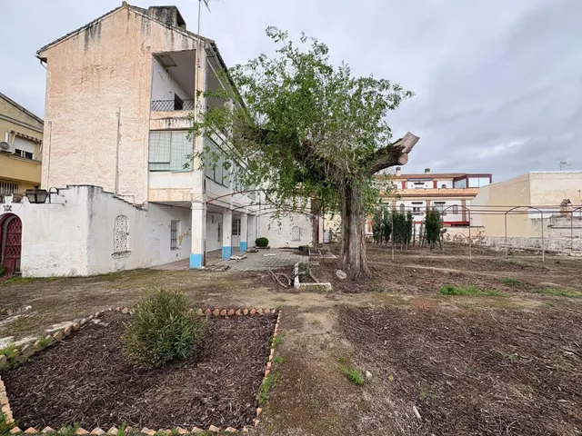 Venta solar urbano y vivienda en La Zubia - foto 5