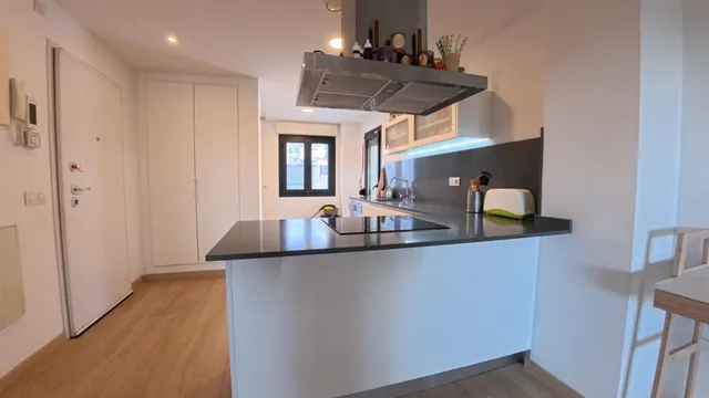 Amplio apartamento de esquina en planta baja con parcela y estudio exterior — 15