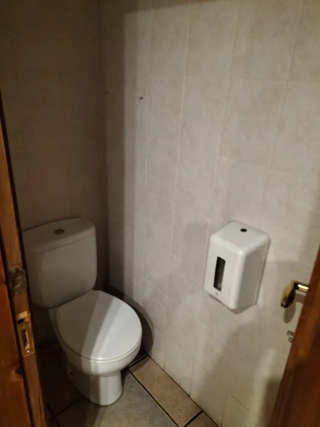 EN VENTA LOCAL COMERCIAL CON INQUILINOS — 27