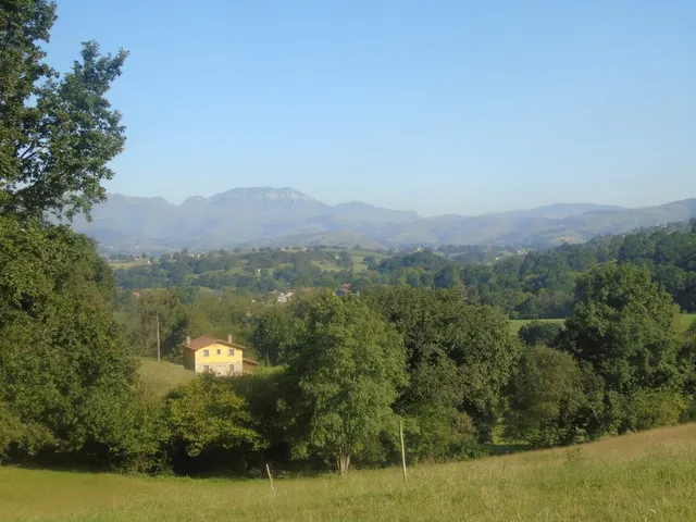 Amplia finca con varias edificaciones — 29