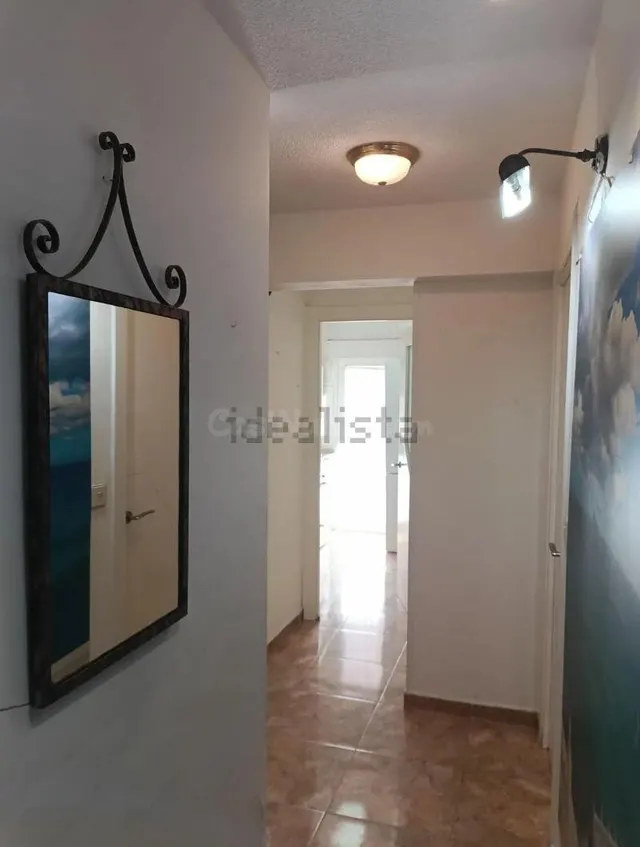 Piso esquinero de 80 m2 con balcón en el centro de Benidorm — 4