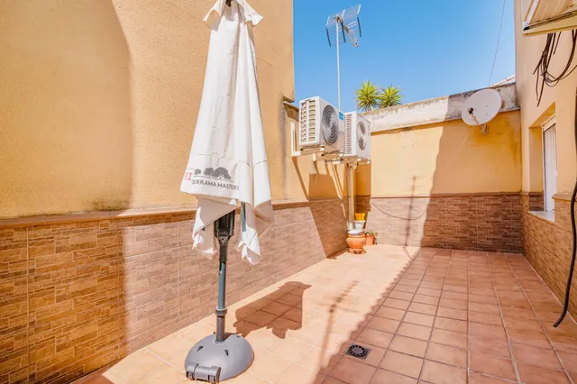 ÁTICO DUPLEX CON NEGOCIO EN PLENO RENDIMIENTO — 17