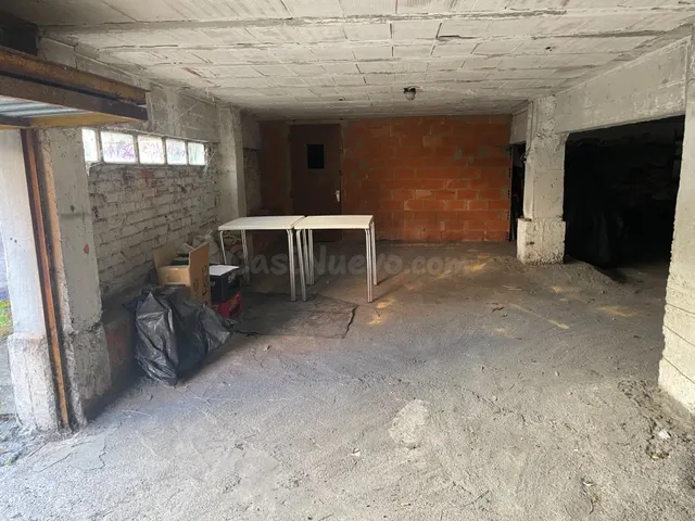Parcela de garaje con trastero en la parte trasera cerrado. — 4