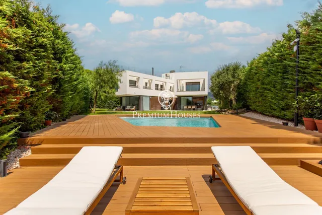 Casa en venta en Sant Andreu de Llavaneras con vistas al mar - foto 2