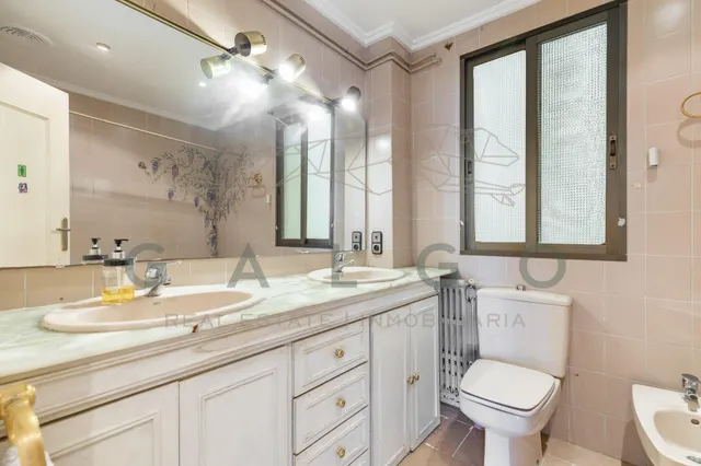 Piso a la venta junto a la plaza del ayuntamiento — 40