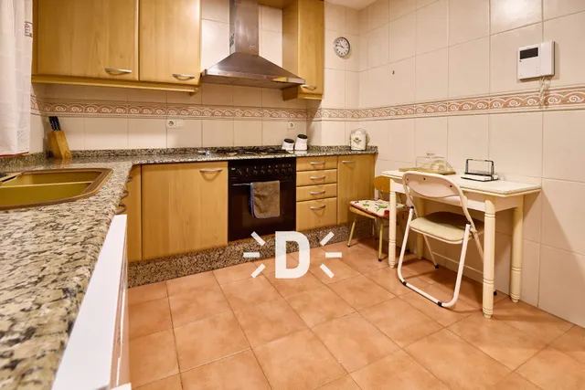 SE ALQUILA BONITA VIVIENDA EN BENETUSSER — 18
