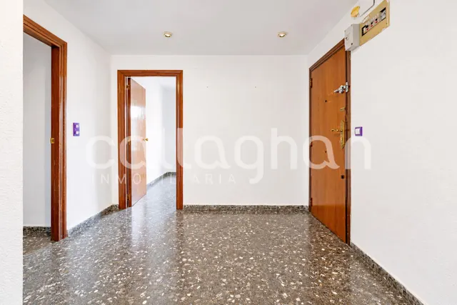 Piso con gran potencial de reforma en ruzafa – 4 habitaciones y 2 balcones — 13