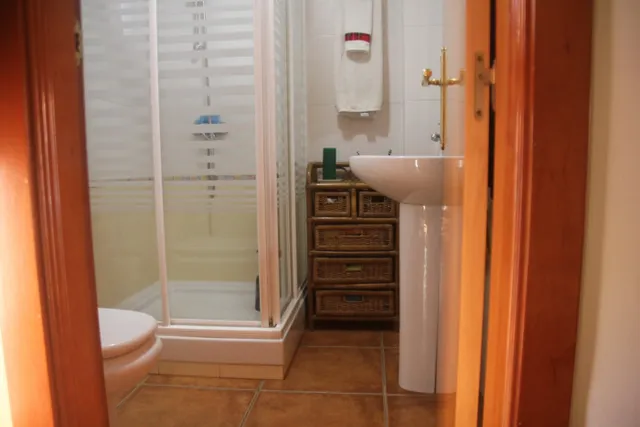 se vende casa adosada en el centro a tan solo 150 metros de la playa — 8