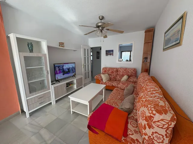 Casa adosada con dos patios privados y piscina comunitaria en Caleta de Vélez — 8