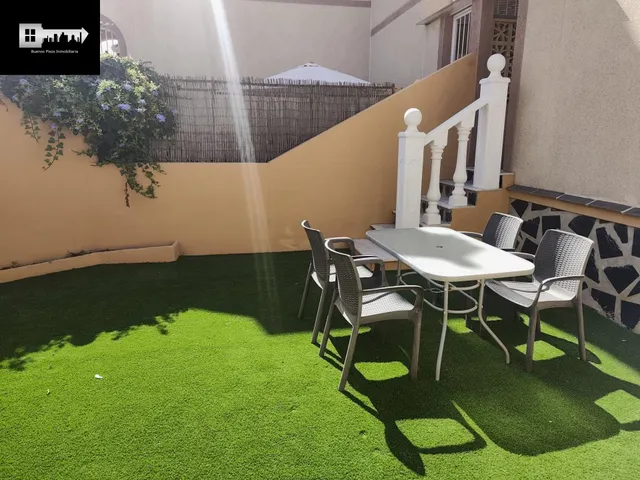 Bungalow pareado con dos terraza, solárium y sótano en Gran Alacant. — 21