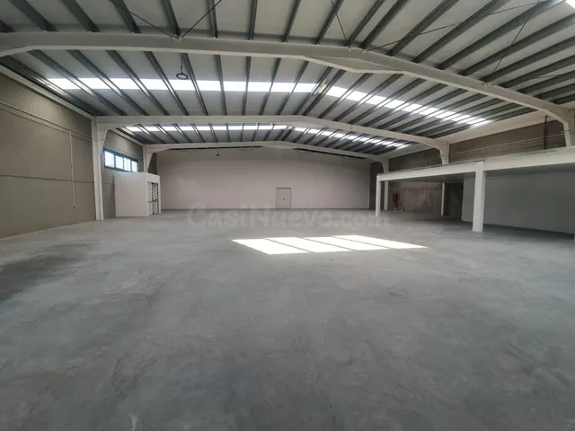 NAVE DE 1000 M2 EN ALQUILER - foto 2