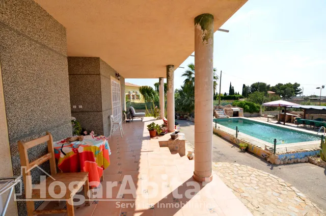 Gran chalet urbano con barbacoa, piscina y garaje — 27