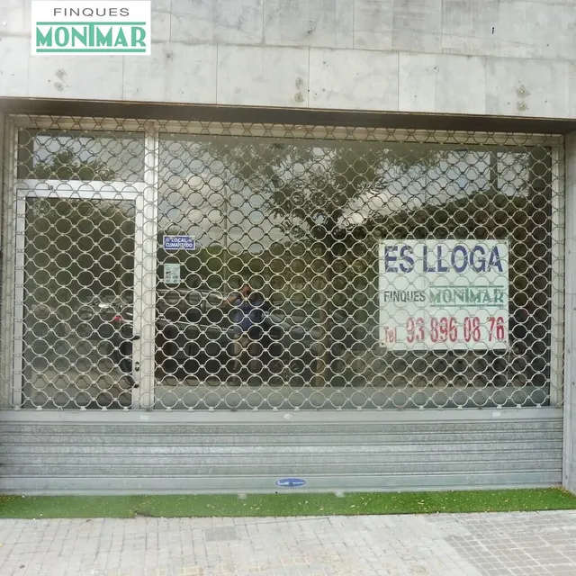 LOCAL COMERCIAL EN PLAZA CATALUNYA DE OLIVELLA - foto 3