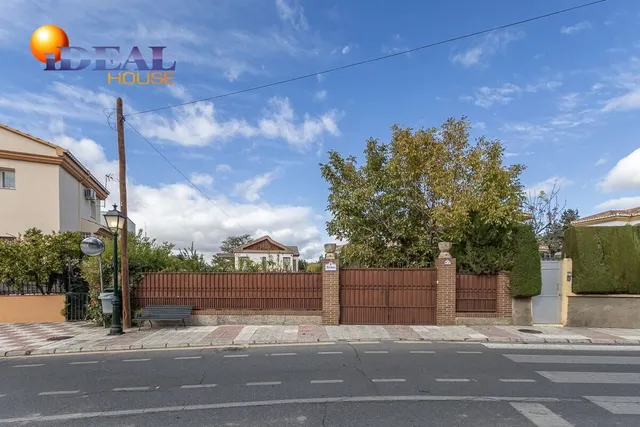 Gran casa con parcela y piscina en Cájar — 36