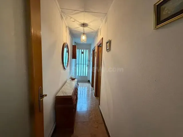 CHALET ADOSADO A REFORMAR, ESQUINERO CON SALIDA A DOS CALLES - foto 3