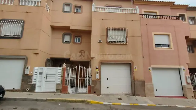 Se vende tríplex en zona Santo Domingo en El Ejido - foto 3