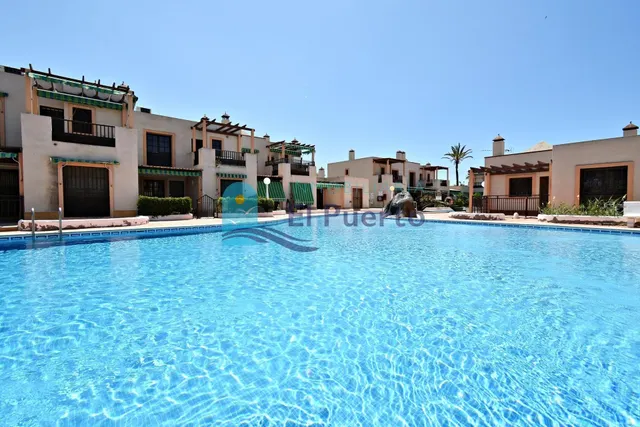 APARTAMENTO SEMIREFORMADO CON PISCINA Y PARKING EN BAHÍA – R