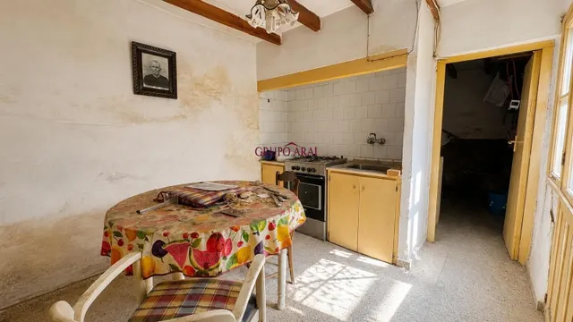 AMPLIA CASA CON 4 habitaciones, PATIO Y TERRAZA PARA REFORMAR EN ASPE. — 20