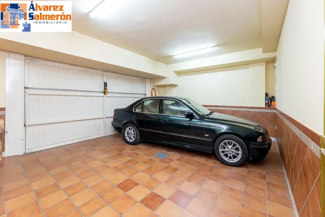 CHALET ADOSADO EN ZONA LA CALETA — 47