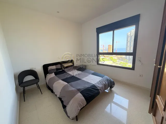 Piso de 4 dormitorios en el corazón de la Playa de Poniente, perfecto para ti y tu familia. — 12