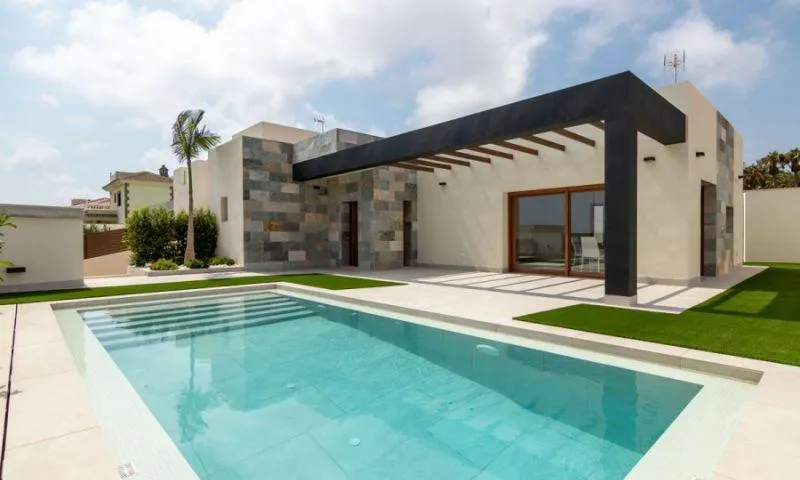 VIVIENDA EN URBANIZACIÓN CONSOLIDADA EN LA COSTA