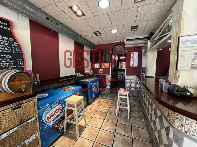 **Oportunidad Única: Bar-Restaurante en Pleno Funcionamiento** — 8