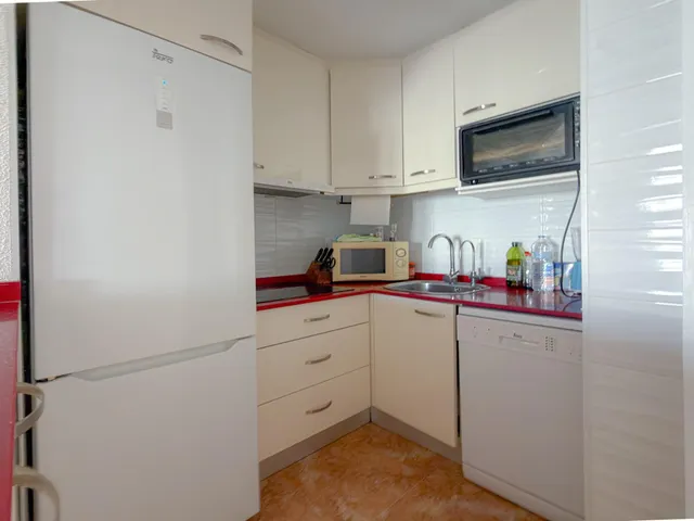Centro! Interesante ático semireformado, con gran terraza e increíbles vistas panorámicas + 2 piscinas comunitarias — 18