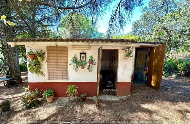 PARCELA 3000m2 CON PEQUEÑA EDIFICACIÓN A 10 MINUTOS DE LA GA