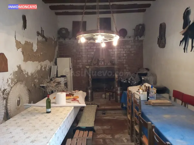 Se vende casa en el centro de Novallas - foto 2
