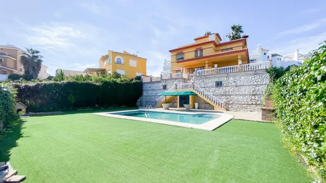 VENTA DE CHALET INDEPENDIENTE EN LA ZONA DE EL LAGAREJO, MIJAS COSTA. ¡5 DORMITORIOS Y PISCINA! — 3