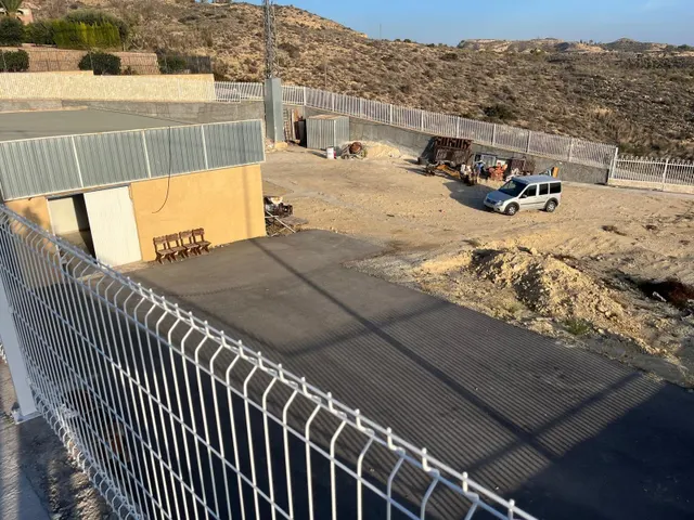PARCELA CON NAVE EN LA CARRETERA DE ASPE — 12