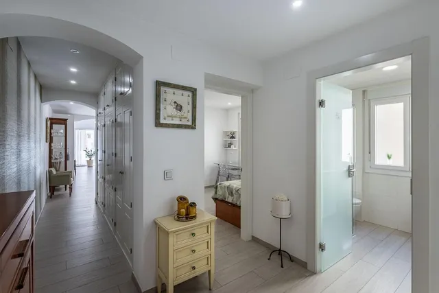 PISO COMPLETAMENTE REFORMADO EN CALLE RECOGIDAS — 34
