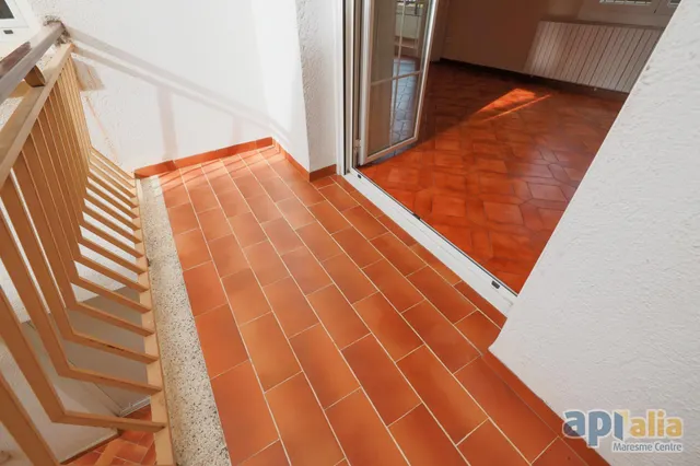 Gran piso en Breda: 4 dormitorios, muy luminoso y junto al centro — 6