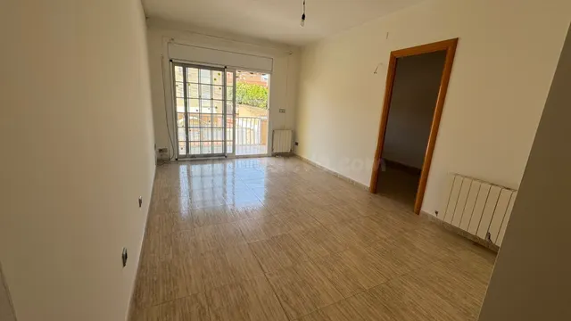 AMPLIO PISO EN VENTA EN SEGUR DE CALAFELL CON TERRAZA, PARKI