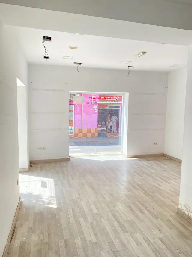 Local comercial en alquiler en La Chana, Granada — 3