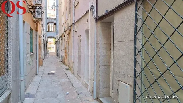 Casa con local comercial para reformar en centro de Blanes - foto 2