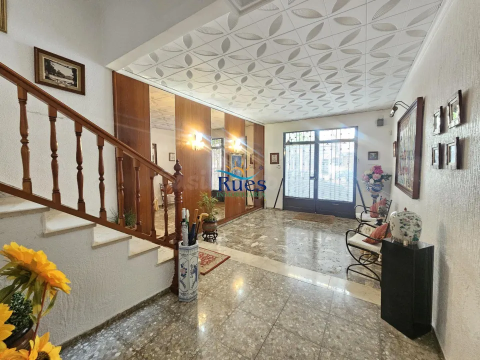CASA EN BUEN ESTADO CENTRICA, EN CASTELLON DE LA PLANA