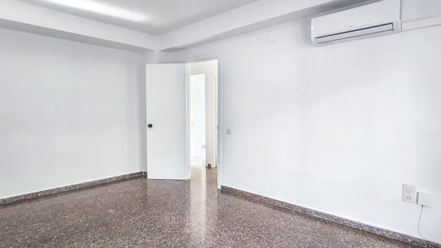 Amplio Piso en Alquiler con Terraza en La Creu del Grau, Valencia — 23