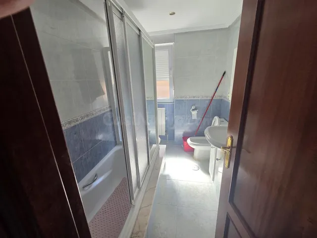 SE VENDE AMPLIO APARTAMENTO, BAJO, 80 M2, AMUEBLADO, COCINA, - foto 4