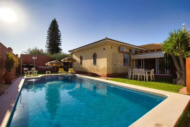 Chalet independiente en Almensilla: espacio, confort y equil
