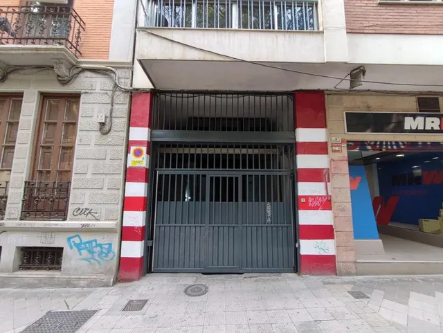 Plaza de garaje en alquiler en Gran Capitán - foto 2