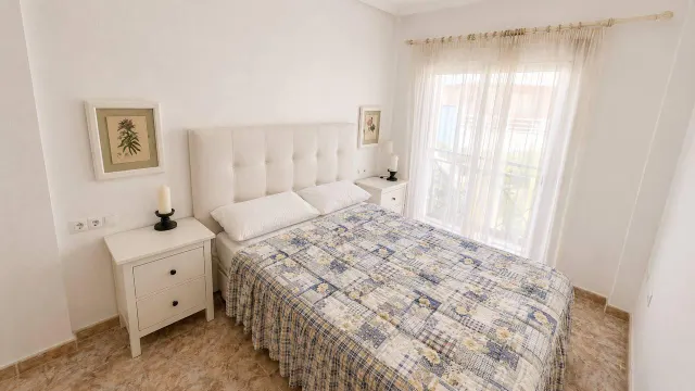 Apartamento turístico en primera línea de mar con piscina, garaje y solárium panorámico — 16
