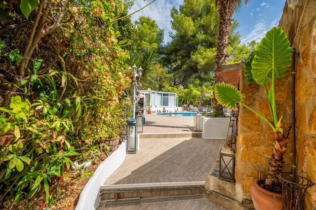 Casa con piscina y gran privacidad en parcela de 1.000 m2 — 7
