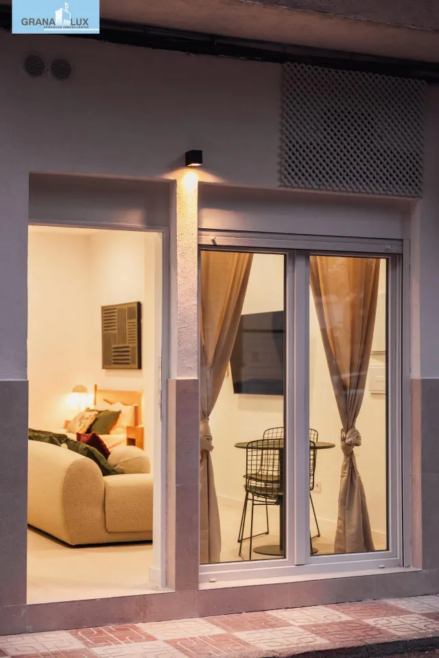 Tu refugio de diseño en el corazón de Granada: Estilo, practicidad y comodidad a pie de calle. — 13