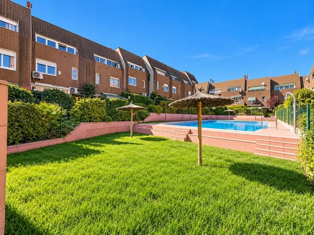 chalet pareado en urbanización cerrada en zona norte Pozuelo — 42